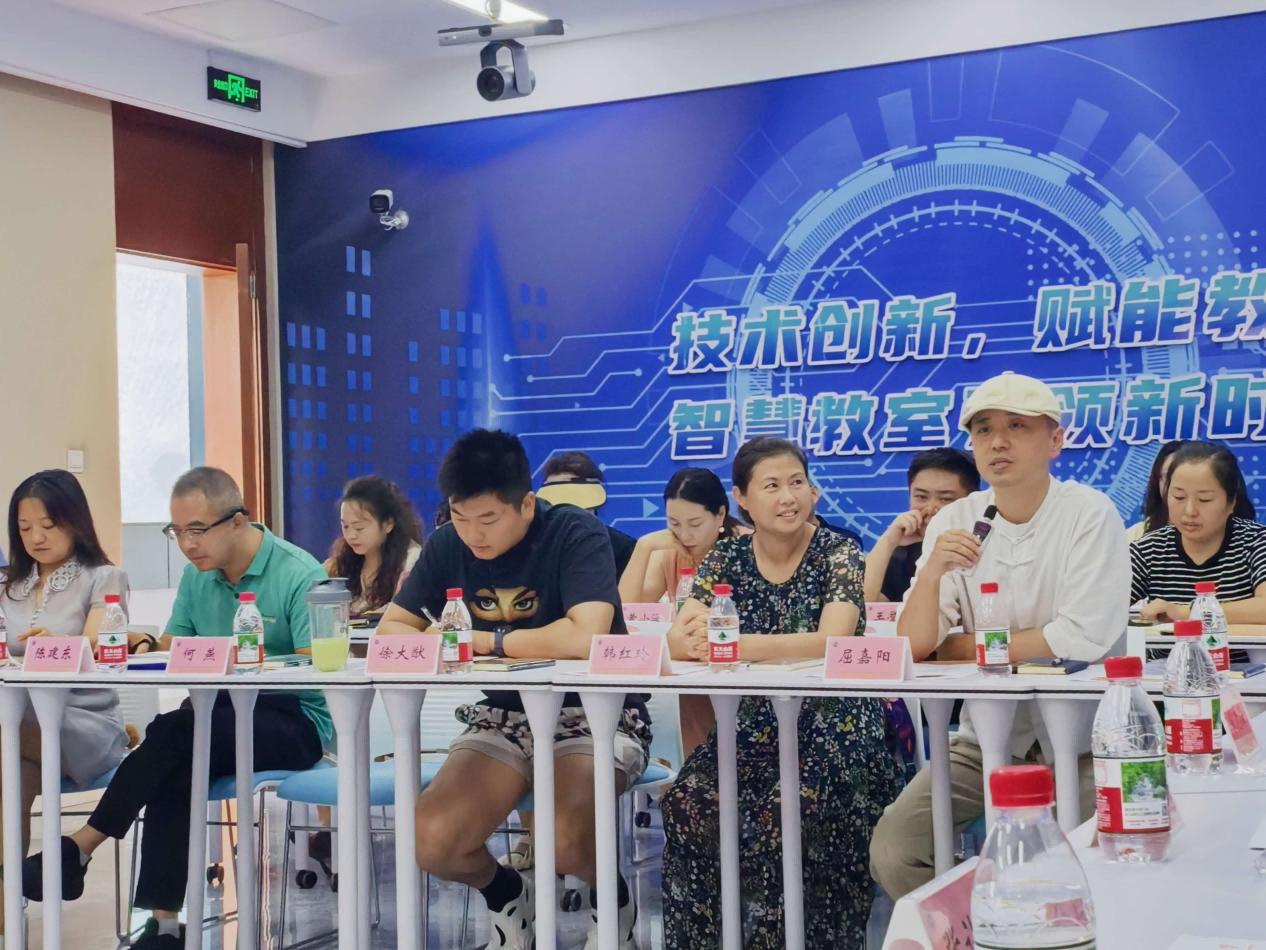 座谈会3(1).png